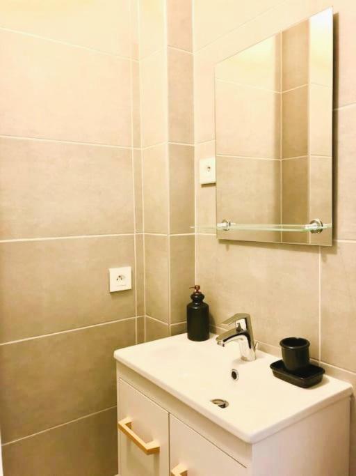 Rm-1 - Appartement F2 Au 1Er Etage Pour 1-3 Pers Mulhouse Exterior photo